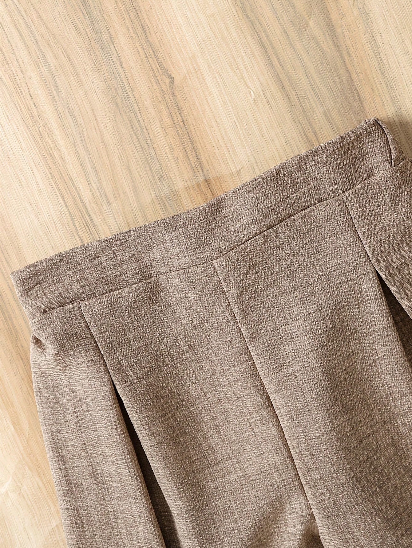 مجموعة ملابس علوية وبنطلون ساق واسعة ذات لون أساسي...