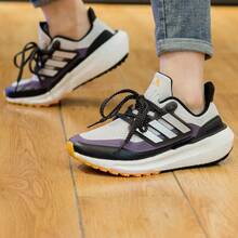 Adidas 女子ULTRABOOST運動休閒減震透氣輕便跑步鞋 - 黑白色/紫色 - 查看 2