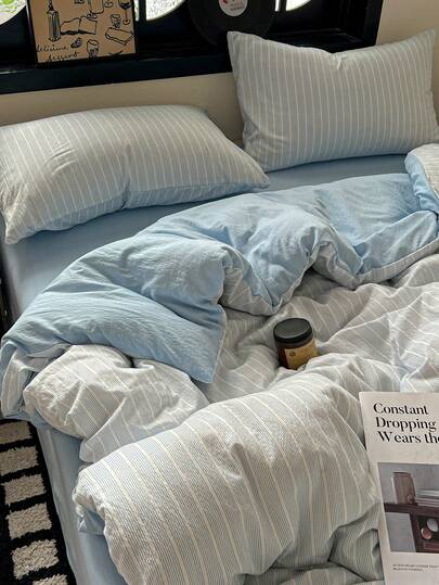 [Lazy And Relaxed Style] INS Blue Striped Polyester Double-Layer Sheer 4-Piece Bedding Set, Soft And Skin-Friendly Breathable Naked Sleeping Duvet Cover And Fitted Sheet, Suitable For Single/Double Bed, All Seasons, Classic Minimalist Japanese Style (1 Duvet Cover + 1 Fitted Sheet + 2 Pillowcases, Excluding Comforter And Pillows)