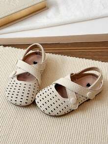 1双可爱镂空女童凉鞋，2026夏季新款透气闭趾魔术贴时尚公主鞋，儿童软底防滑平底凉鞋，幼儿校鞋 - 米色 - 查看 2