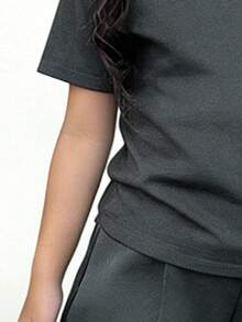 Bộ đồ bé gái in hình hoạt hình, áo tay ngắn cổ tròn và quần ngắn tay. - Màu xám đen - Xem 5