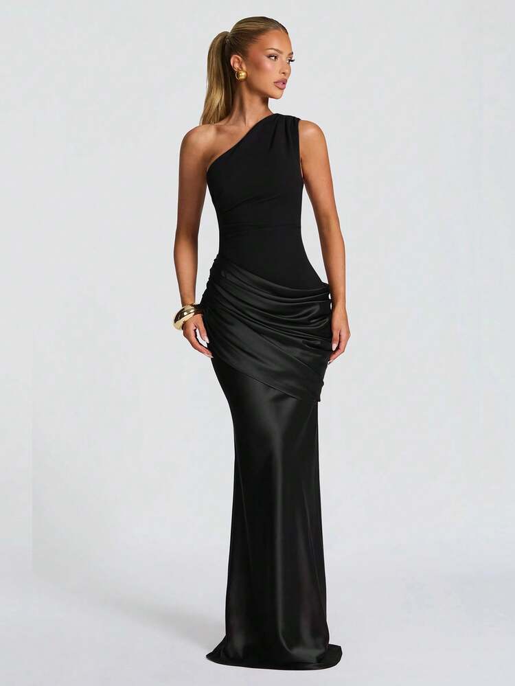 Vestido de coquetel elegante com ombros assimétricos e modelagem ajustada, cintura e quadril franzidos, ideal para ocasiões formais, coquetéis, damas de honra e recepções de casamento. - Preto - Ver 1