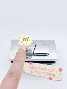 2个装设计精美的马桶冲水按钮，适用于美甲沙龙和浴室，新款水桶按钮美甲专用浴室水箱开关按钮按压器马桶盖神器可爱 - 隨機顏色2pcs - 查看 4