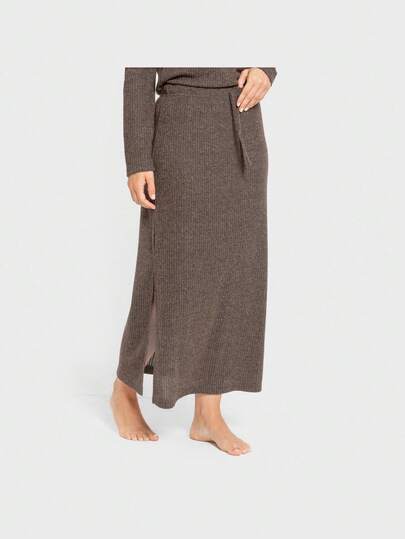 Tramas+ Gonna midi a coste da donna in grigio antracite - Elegante e versatile, con elastico in vita e spacco laterale per il massimo comfort - Disponibile nelle taglie dalla S alla XL - Ideale da abbinare a maglioni e camicette - Composizione di alta qualità: 82% poliestere, 14% viscosa, 4% elastan - Perfetta per un look sofisticato e moderno