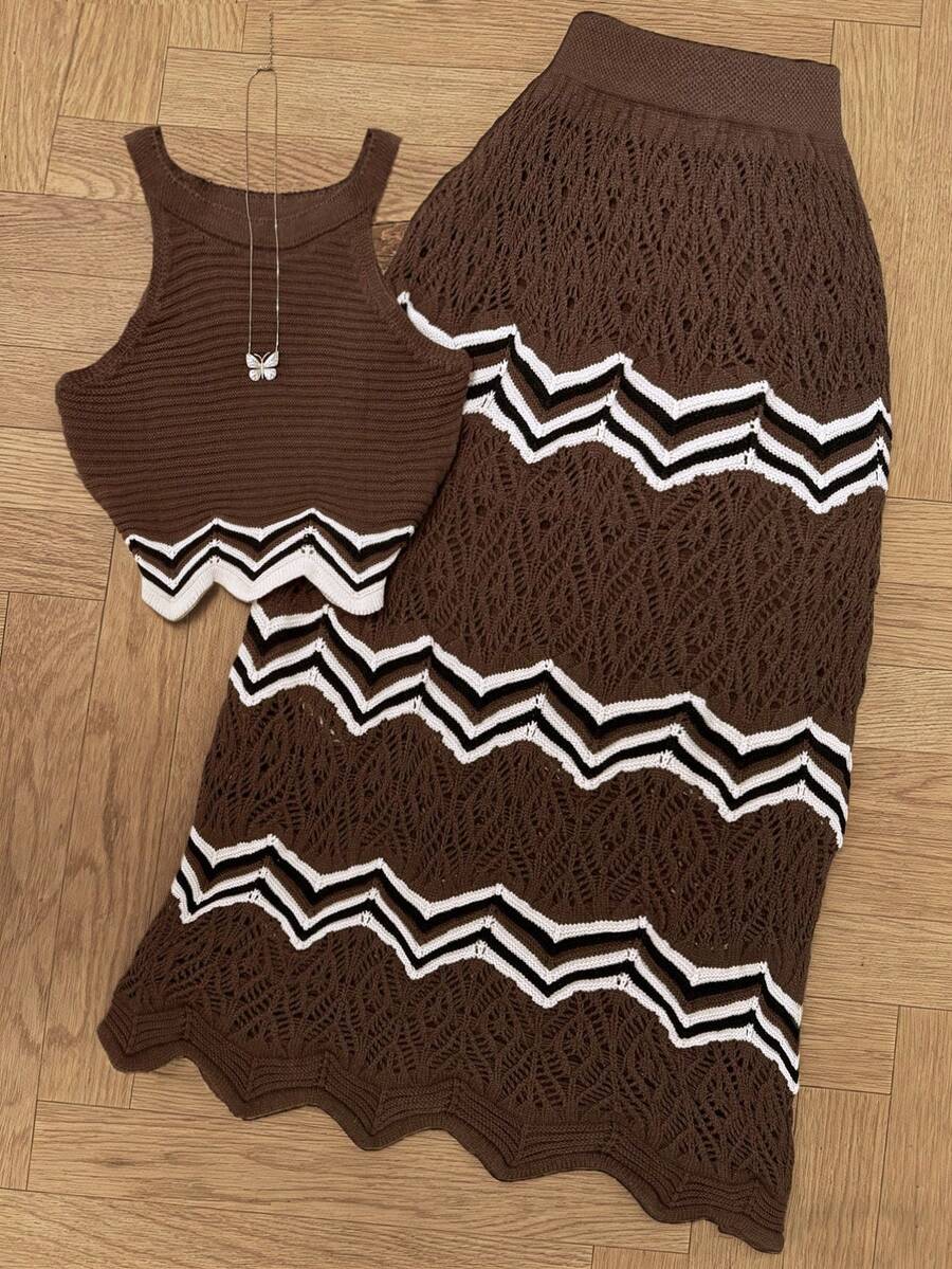 女士优雅休闲度假套装，棕色撞色条纹镂空短款针织上衣搭配长裙，两件套包括露背无袖修身短款上衣和修身长裙。适合度假、海滩、郊游和约会。 - 棕色 - 查看 1