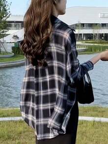 女士格子落肩长袖单排扣休闲口袋衬衫，随机面料拼接，夏季款 - 深藍 - 查看 2