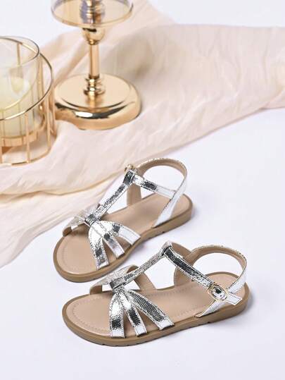1双女童时尚百搭亮面T字带平底凉鞋，适合夏季、度假、婚礼、舞台表演、日常穿着