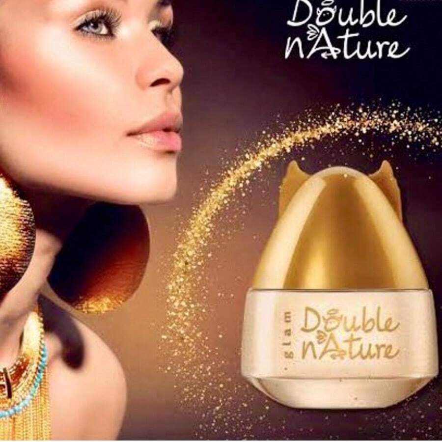 Perfume Double Nature Glam de Jafra 50 ml original para mujeres, fragancia femenina elegante y sofisticada con notas florales, frutales y dulces que evocan glamour, feminidad y estilo moderno, aroma envolvente ideal para uso diario o momentos especiales, esencia duradera que resalta la personalidad y el encanto de la mujer contemporánea, presentación práctica de 50 ml con diseño atractivo, fragancia versátil diseñada para mujeres que buscan un aroma sofisticado, chic y lleno de carácter. - Floral - Ver 1