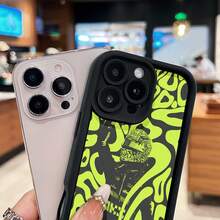 Piloto de carreras levantando el brazo con fondo abstracto. Esta elegante funda para teléfono es compatible con Samsung, Apple, OPPO, , etc. Fabricada en TPU flexible, resistente a golpes y arañazos, ofrece una excelente protección contra caídas y un agarre cómodo. Es un regalo ideal para familiares, amigos y seres queridos, y una opción perfecta para festivales. Fundas para iPhone, San Valentín, , fundas para hombre, celulares y accesorios, funda negra para teléfono. - Negro - Ver 4