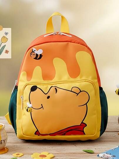 Esta versátil mochila tipo mochila de Piggy de Disney cuenta con un bolsillo delantero con cremallera, lo que la hace práctica y versátil, perfecta tanto para el trabajo como para el uso diario. Ligera, con cómodos tirantes y bolsillos laterales de malla, es perfecta para el uso diario.