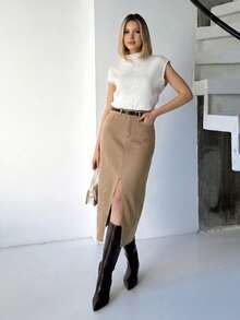 Saia midi feminina de cintura alta com fenda frontal, casual e elegante, na cor cáqui. Versátil e perfeita para o outono. - Camelo - Ver 4