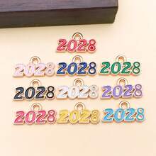 10个9x18毫米2028数字吊坠套装 – 现代简约锌合金数字吊坠，可用于DIY手链、项链和耳环 – 亮丽珐琅饰面，是完美的生日和毕业礼物 - 彩色 - 查看 12