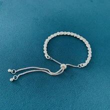 一款时尚的打结女士手链，简约大方，适合日常佩戴。 - 銀色 - 查看 4