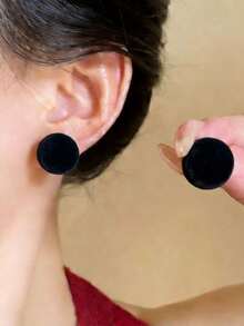 4对简约可爱圆形植绒耳钉，适合女性日常及节日佩戴。 - 四件套-A款 - 查看 3