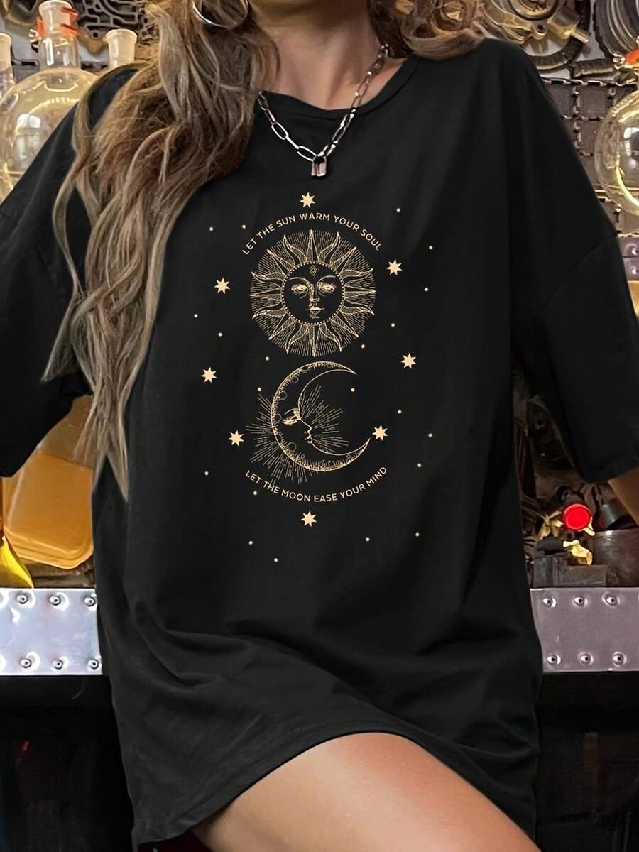 Elegante camiseta para mujer con diseño de sol y luna, camiseta gráfica casual, moda bohemia, estilo relajado, ideal para salidas nocturnas, en color negro, talla única, ropa femenina, 2023. - Negro - Ver 1