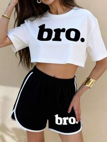 这款两件套包括一件休闲字母印花圆领短款T恤和一条休闲运动短裤，非常适合夏季穿着。它是购物、聚会、运动、旅行和上学的理想选择，也适合青少年男孩穿着。它既是一套运动服，也是一套儿童服装。 - 彩色 - 查看 11