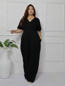 Women's Plus Size Plain Long Jumpsuit, Wide Leg, Short Sleeve, V-Neck, Ruched Front, Comfortable - Negro - Ver 4