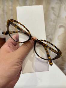 1pc Women's Retro Cat Eye Small Frame Glasses, Red, Minimalist Design Suitable For Daily Wear And Street Photography - Multicolor - View 3