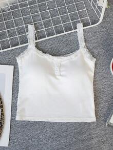 Rikumo Áo Camisole cotton gân trắng viền ren mùa hè 2026 - Thanh lịch, tinh khiết, mềm mại, phong cách đường phố Y2K thường ngày, không tay, cổ tròn, cài nút, dáng ôm, ngắn cho nữ | Phù hợp cho các cô gái trẻ, quý cô dịu dàng, những cô nàng ngọt ngào, những cô gái theo phong cách Y2K và những cô nàng gợi cảm, hoàn hảo cho Ngày Valentine/Ngày Quốc tế Phụ nữ/Ngày của Mẹ/Mặc hàng ngày/Đi biển/Tiệc tùng/Trở lại trường học/Mùa cưới/Lễ hội âm nhạc, v.v. - trắng - Xem 8