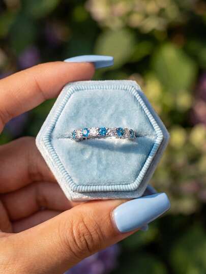 1枚925纯银立方氧化锆戒指，奢华珠宝，适合作为礼物、派对装饰或女士订婚戒指。