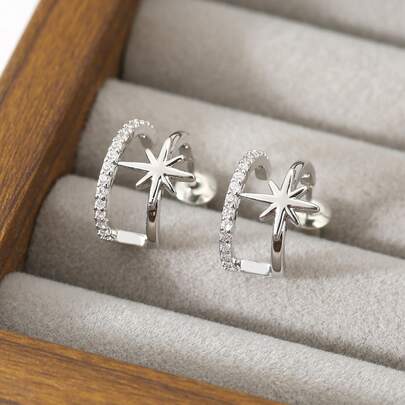 1对银色不对称双层C形耳钉，镶嵌锆石和星芒