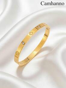 4件套金色首饰套装，时尚优雅的不锈钢手镯，适合温馨约会、热闹派对、日常通勤，也是一份贴心的情人节礼物。手镯表面光滑，兼具耐用性和优雅美感，是休闲外出到正式场合的百搭配饰。 - 金色 - 查看 3