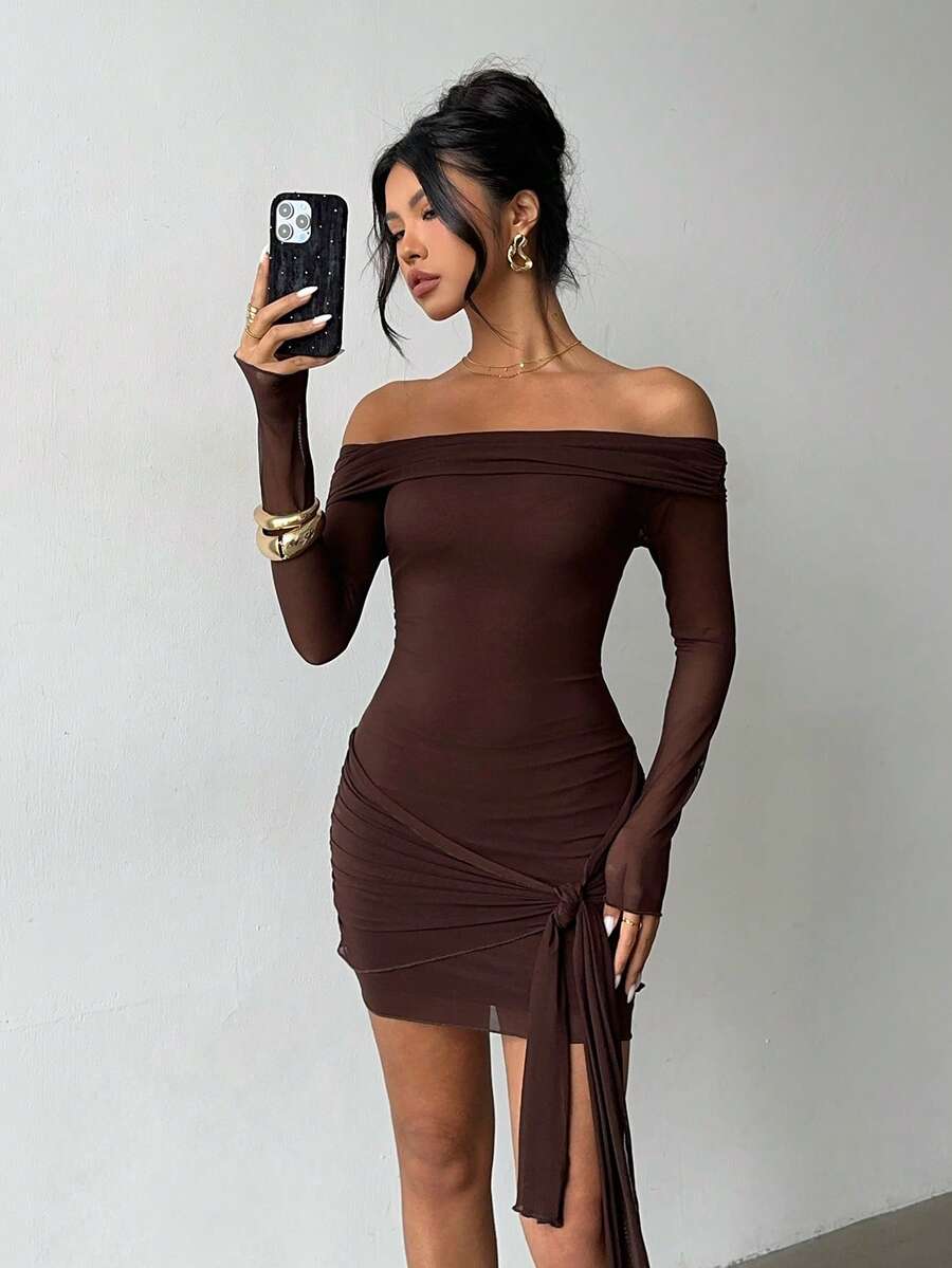 棕色别致露肩透视长袖修身迷你连衣裙，侧边不对称打结设计——优雅性感派对风格，是派对之夜、毕业典礼、婚礼宾客活动、夏季度假、外出穿着、音乐节等场合的理想之选。 - 咖啡棕 - 查看 1