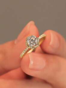 精美礼盒装立方氧化锆皇冠戒指，女士婚礼派对时尚首饰，铜质材质，不褪色且低致敏性，理想的情人节礼物 - 金色 - 查看 4