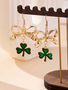 一对优雅的金属蝴蝶结和绿色三叶草吊坠耳环，适合少女日常佩戴和圣帕特里克节。 - 金色 - 查看 2