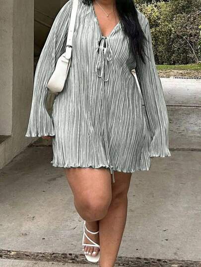 大码系带修身喇叭裙，纯色朴素荷叶边下摆长袖连衣裙，适合夏季街头穿着