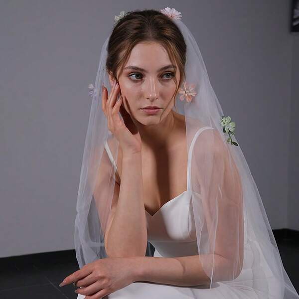 1pc Short Faux Fresh Flower Veil, Dopamine Flower Petals Bridal Wedding Headpiece, Outdoor Mori Style Photo Prop With Hair Comb