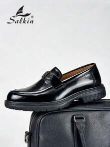 Salkin 新款时尚男士一脚蹬乐福鞋，优雅绅士社交鞋，配有搭扣，纯色透气鞋面，防滑耐磨鞋底，适合日常休闲、商务正装、毕业典礼、校园风、办公室派对、婚礼新郎鞋、节日礼物等场合，春夏秋季均有销售。尺码偏大，建议选购小一码。 - 黑色 - 查看 10