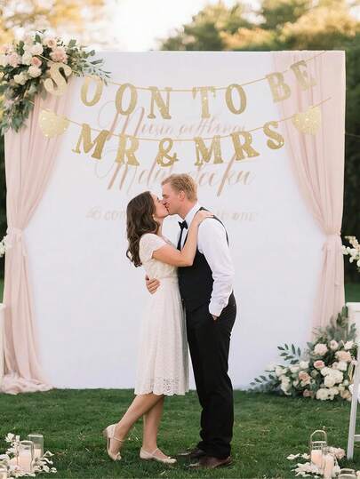 1PC Soon To Be Mr & Mrs Sign Banner For Bridal Shower Decorations, Pre-Strung Gold Glitter Wedding Shower Decorations For Home Party, Engagement Banner For Bachelorette Couples Shower