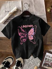 T-Shirt Y2K con diseño de mariposa vibrante, estilo urbano y moderno, perfecta para destacar tu personalidad. Lúcela en cualquier ocasión y sé el centro de atención. Disponible en una sola unidad, ideal para quienes buscan una prenda única y original. - Negro - Ver 1