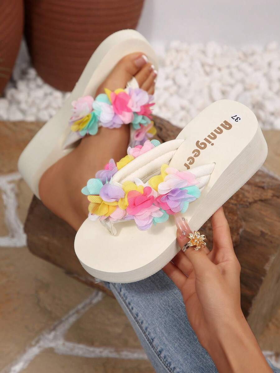 Dép đế xuồng EVA kiểu dáng nữ thần mùa xuân/hè, sandal đế xuồng dày dặn trang trí hoa dành cho nữ. - Màu be - Xem 1
