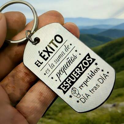 西班牙语励志钥匙扣：成功源于每日努力的总和 不锈钢狗牌吊坠 激励礼物，送给朋友和同事 每日激励配饰 送给挚友/兄弟的贴心礼物