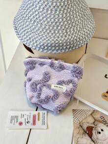 1个紫色爱心绒毛化妆包，简约多功能化妆包，拉链大开口便携旅行收纳包。这款化妆包可收纳化妆品、口红、卫生巾、化妆刷、硬币、钥匙、耳机、耳塞、耳机线等。也可作手拿包或口袋包使用，是送给女性的理想礼物，也适合作为圣诞节或女士礼物。化妆包，旅行必备。 - 紫丁香色 - 查看 7