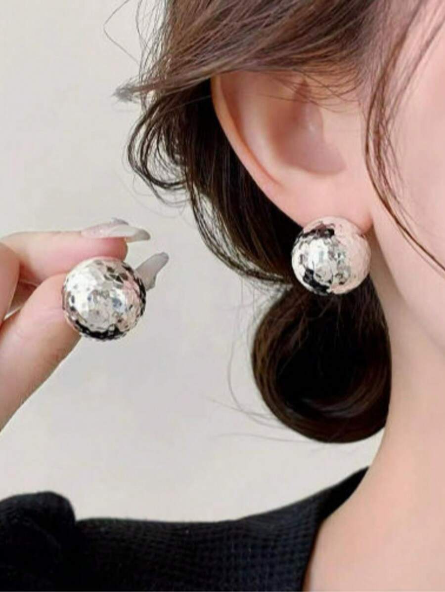 1 Pair Fashionable Mosaic Geometric Round Earrings, Casual Retro Style - Silver - View 1