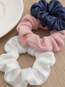 Dona coletero scrunchie para mujer diseñado para sujetar el cabello con comodidad y estilo accesorio versátil ideal para uso diario sin maltratar ni jalar el cabello fabricado con material suave y resistente que mantiene el peinado en su lugar diseño moderno fácil de combinar con distintos looks casuales o formales perfecto para todo tipo de cabello complemento práctico y esencial para el cuidado y arreglo personal femenino - Rosa Pálido - Ver 3