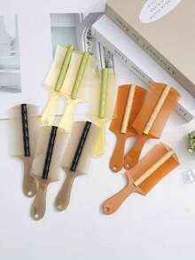 1个头皮去角质刷 - 双面细齿去屑刷，带符合人体工程学的手柄，可深层清洁和按摩。 - 彩色 - 查看 1