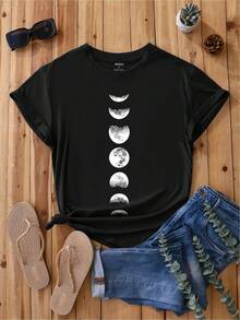 Camiseta única con diseño de fases lunares estilo y2k ideal para amantes de la astronomía y la moda. Perfecta para cualquier ocasión, su color negro básico combina con todo. Haz que tu estilo brille con esta prenda esencial que marca  en México. - Negro - Ver 1