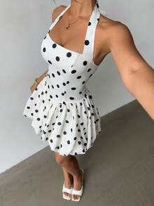 优雅的黑白波点露背无袖连衣裙，后颈系带设计，收腰剪裁，蓬蓬裙摆——复古甜美俏皮风格，是约会之夜、周末早午餐、休闲聚会、购物外出、城市漫步、度假、毕业典礼以及春夏日常穿搭的理想之选。 - 白色 - 查看 3