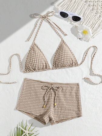 wohenmeili Conjunto de bikini con estampado de cuadros, top con nudo y tirantes, estilo bohemio, con alta elasticidad. Top de bikini con triángulo atado y Bottom tipo tanga fruncida con ataduras laterales. Traje de baño para mujer, de tela especial a cuadros.