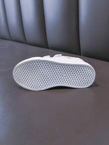 1双2026新款爱心魔术贴女童休闲运动鞋，时尚百搭校园跑步鞋 - 白色 - 查看 10