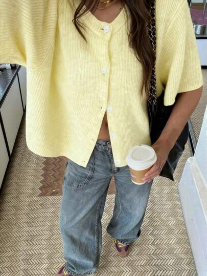 FOR BEAUTY Spring/Summer New Yellow Round Neck Short Sleeve Button Knit Cardigan, Fashion Casual Minimalist, Street Style, Suitable For Commuting, Casual, Outing, Graduation Ceremony, Stylish Street Photography