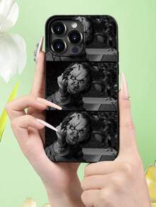 1PC Horror Doll Case Pattern Fashionable Men's And Women's Large Hole Anti Fall Phone Case Phone Case For IPhone 17/17PRO/17AIR/17PROMAX/16E/16/16PRO/16PLUS/16PROMAX/15/15PLUS/15PRO/15PROMAX/14/14PLUS/14PRO/14PROMAX/13/13PRO/13PROMAX/12/11( Internet Celebrity's Birthday Gift, Easter Gift, Valentine's Day Gift For Friends, Girlfriends, Boyfriends, Family) - 黑色 - 查看 4