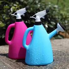1 bình xịt tưới cây 1500ml. Bình xịt tưới cây có sẵn, do nhà sản xuất cung cấp. Bình xịt tưới cây bằng nhựa. - nhiều màu - Xem 7