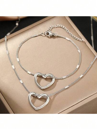 极简主义银色爱心首饰套装 - 镂空爱心项链+手链两件套，独特设计，百搭配饰，送给女朋友/闺蜜的礼物