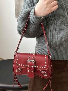 Gothic Burgundy Crossbody Bag With Silver Buckle & Stud Details | Punk Rock Faux Leather Shoulder Purse For Women | Vintage Grunge Edgy Adjustable Strap Bag | Y2K Gothic Clutch Bag For Concerts, Daily Wear & Alternative Style (Fast Delivery) Unleash Your Inner Rebel With This Striking Gothic Burgundy Crossbody Bag! Crafted From High-Quality Faux Leather, This Statement Piece Features A Structured Rectangular Silhouette Adorned With Edgy Silver Buckle Clasps, Metal Studs, And Grommet Details For A Bold Punk-Inspired Look. The Adjustable Shoulder Strap Allows Versatile Wear As A Crossbody Or Shoulder Bag, While The Rich Oxblood Hue Adds A Touch Of Vintage Grunge Charm. Perfect For Concerts, Festivals, Streetwear Outfits, Or Adding An Alternative Edge To Your Everyday Style. Spacious Enough To Carry Your Phone, Wallet, And Essentials-This Y2K-Inspired Bag Is A Must-Have For Anyone Who Loves Dark Academia, Rocker Chic, Or Gothic Fashion. Shop Now And Stand Out With Confidence! - 彩色 - 查看 7