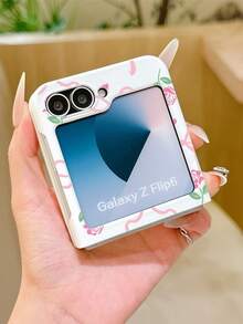 1pc Fashionable And Simple Skin Feel PC Material Cute Rose Bow Element Folding Phone Case, Can Protect And Prevent Falling: Compatible With SamsungGalaxy Zflip 3/Zflip 4/Zflip 5/Zflip 6/Zflip 7/ Razr 50 Ultra/ Razr 60 Ultra/ Razr 60/ Rolla Razr 50/Galaxy Z Flip7 FE - White - View 3